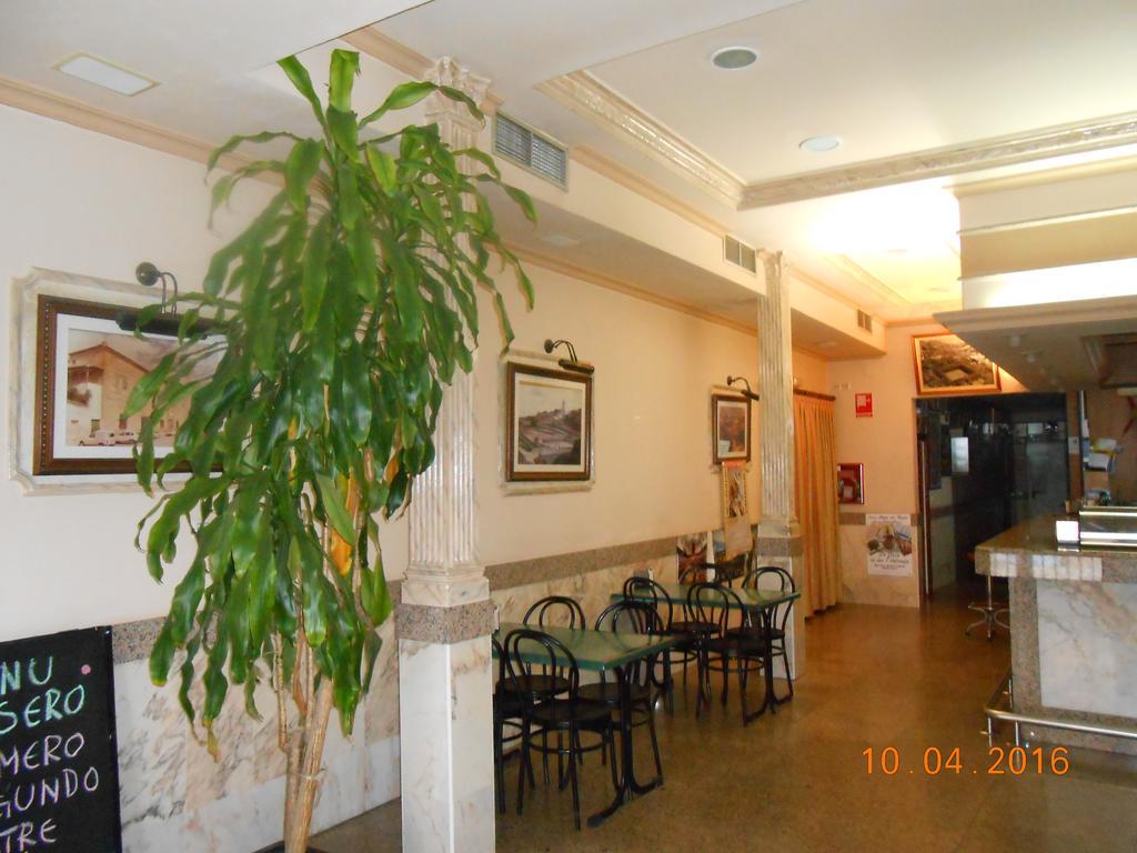 Hotel Los Hermanos Ocana  Bagian luar foto