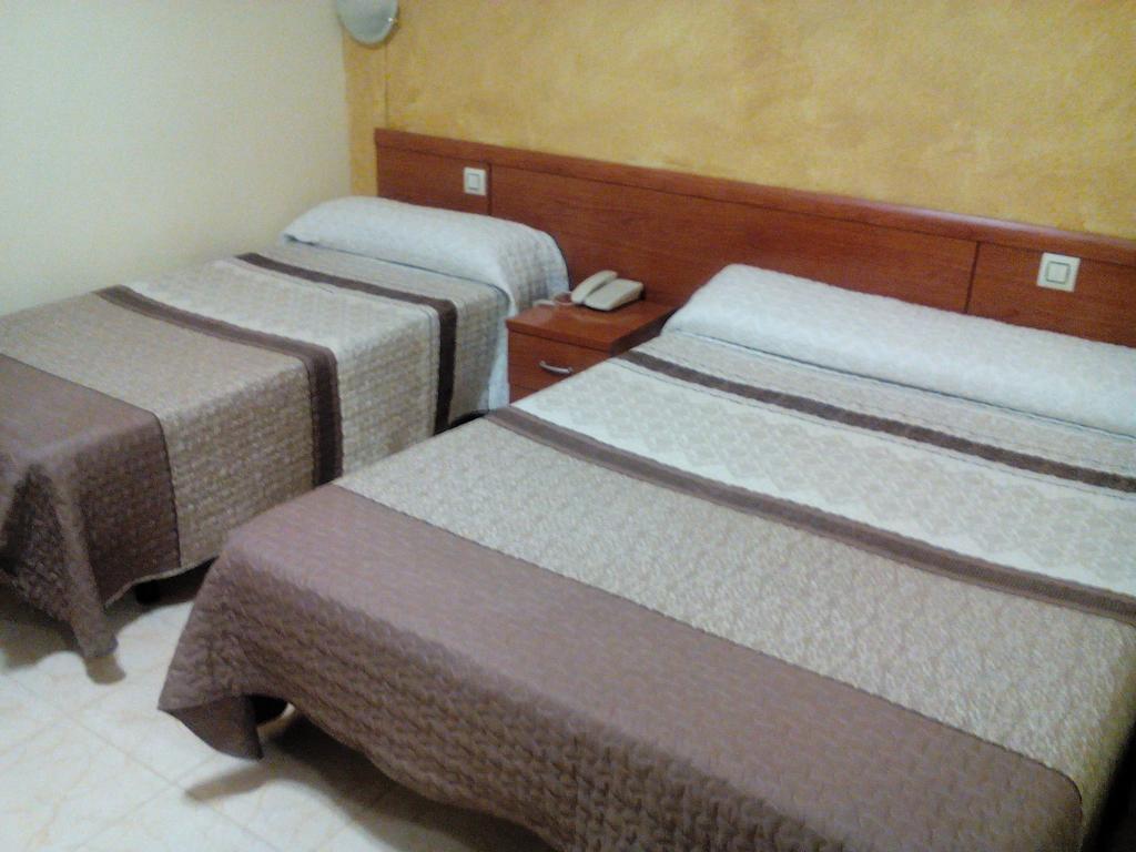 Hotel Los Hermanos Ocana  Bagian luar foto